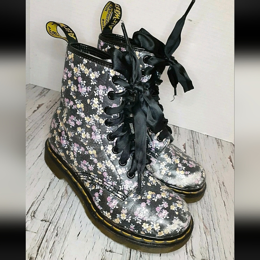 Dr. Martens Vintage Y2k Grunge Whimsygoth Floral Lace-Up Boots 5